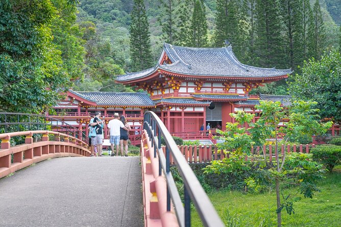 Oahu Deluxe Grand Circle Island Tour - Waimea Valley: Flowers, Monkeypod Shade, and a Waterfall Swim (If Weather Allows)