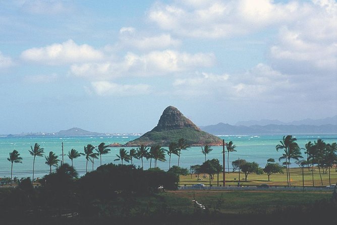 Oahu Deluxe Grand Circle Island Tour - North Shore: Haleiwa Town Center and the Surf-Wave Feeling