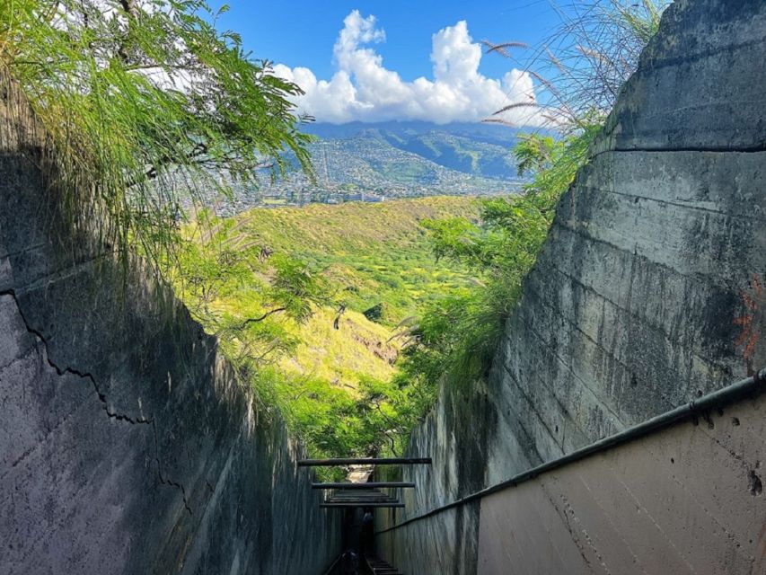 Oahu: Diamond Head Crater Trailhead Transfer & Entry Fee - Stop by Stop: how the timing works without wasting your day