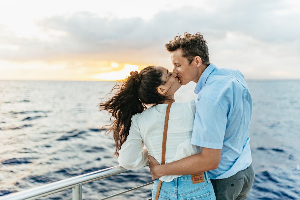 Oahu: Diamond Head Cruise with Drinks & Appetizers - Diamond Head Up Close and the Green Flash Chance