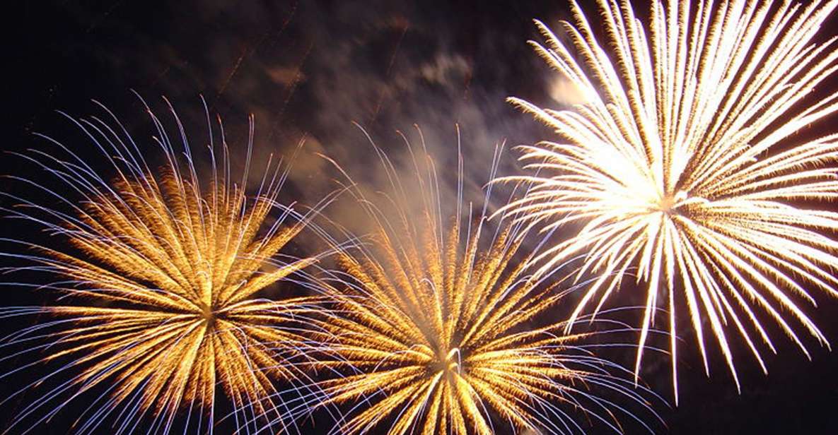 Oahu: Friday Night Fireworks Sail from Hilton Hawaiian Pier - Sailing Toward Diamond Head With Waikiki Lights in the Frame