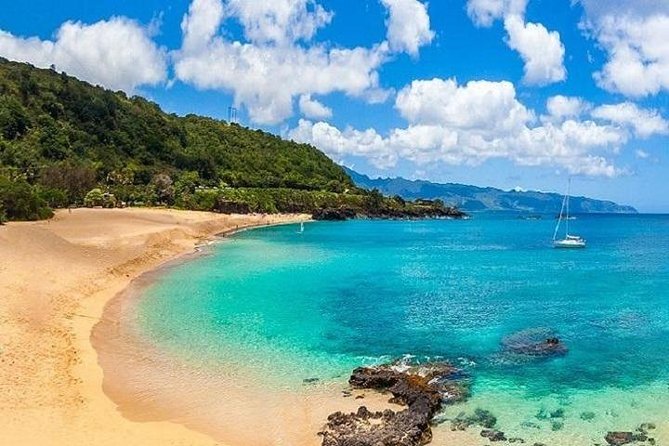 Oahu Grand Circle Island Experience from Waikiki - Kualoa Regional Park and Chinaman’s Hat Photos