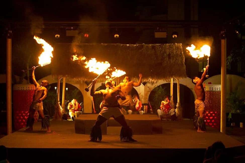 Oahu: Hilton Waikiki Starlight Luau - Rooftop meeting point at Hilton Hawaiian Village: find it fast