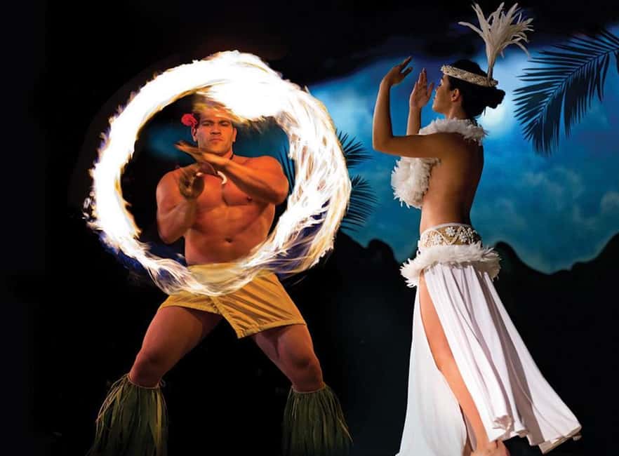 Oahu: Hilton Waikiki Starlight Luau - Fireworks at Duke Kahanamoku Beach: the way to close strong