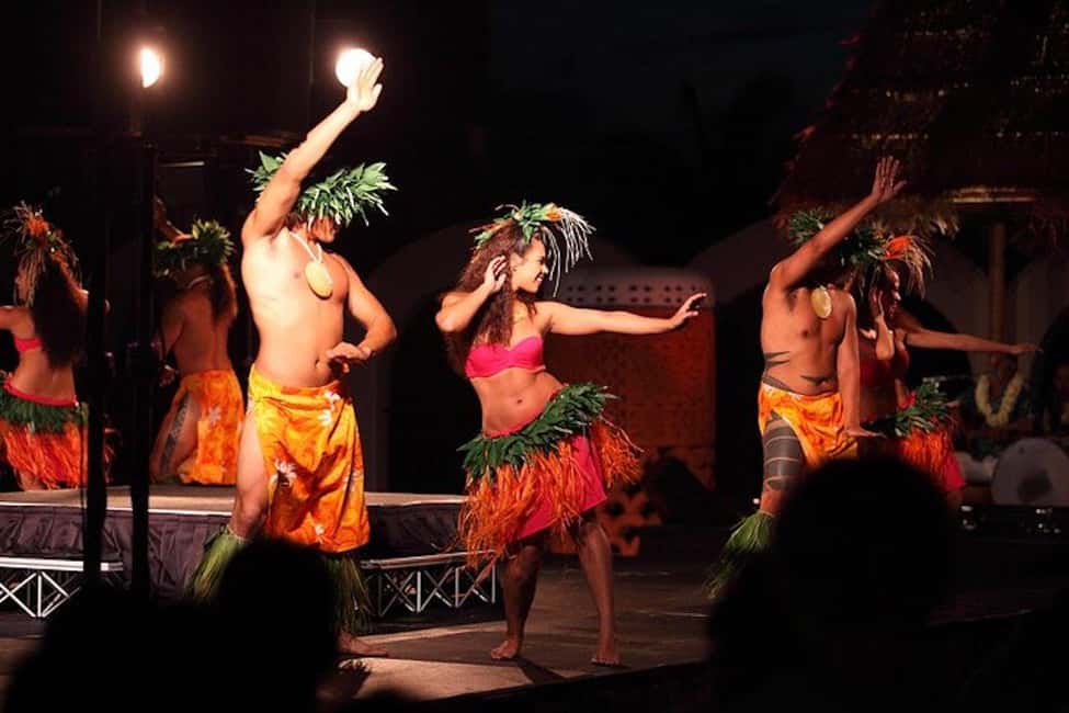 Oahu: Hilton Waikiki Starlight Luau - Mai Tai welcome and the drinks that come with your seat