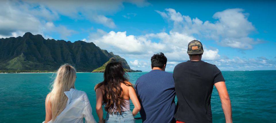 Oahu: Molii Fishpond and Kaneohe Bay Catamaran Tour - Timing, days off, and meeting at Kualoa Ranch