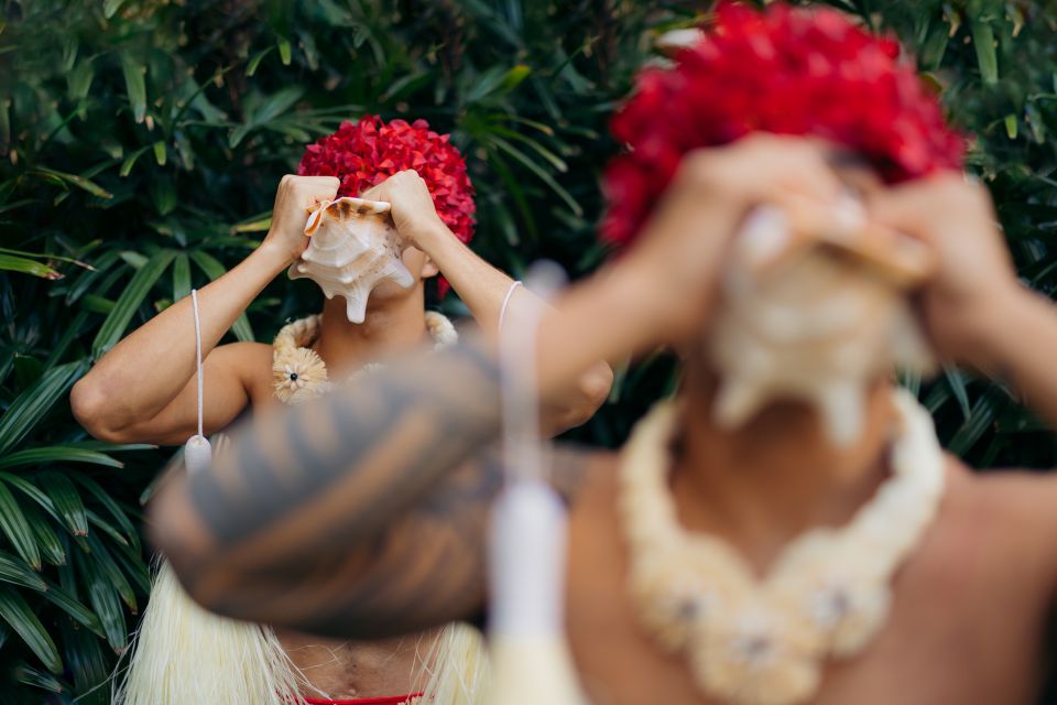 Oahu: Pa'ina Luau Waikiki at Waikiki Beach Marriott Resort - The Big Finish: Fire Knife Dancing and the Moment Everyone Photos
