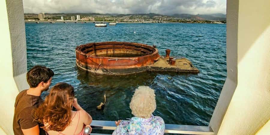 Oahu: Pearl Harbor and Historic Honolulu Half Day - The harbor walk and museum timing: how the middle of the tour flows