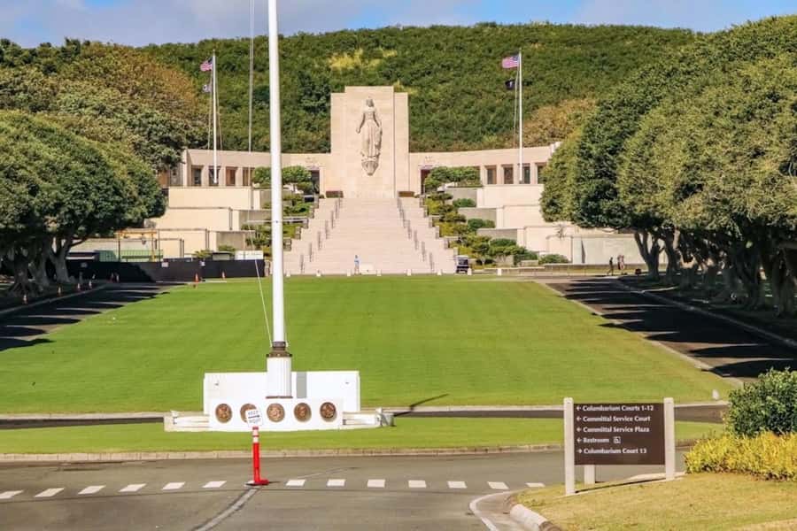 Oahu: Pearl Harbor and Historic Honolulu Half Day - Punchbowl and historic Honolulu: the “context” stops that add meaning