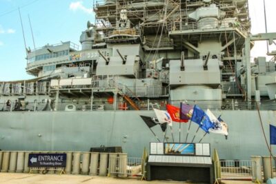 Oahu: Pearl Harbor Battleships Group Tour - The Arizona Memorial boat ride: quiet time with context