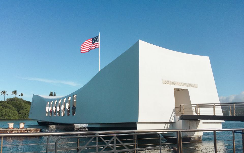 Oahu: Pearl Harbor, USS Arizona, and City Highlights Tour - Honolulu historic district drive: Iolani Palace, Kamehameha, and the royal city vibe