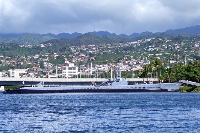 Oahu: Pearl Harbor USS Arizona Memorial - Punchbowl Crater: A Volcanic Memorial With a Different Tone