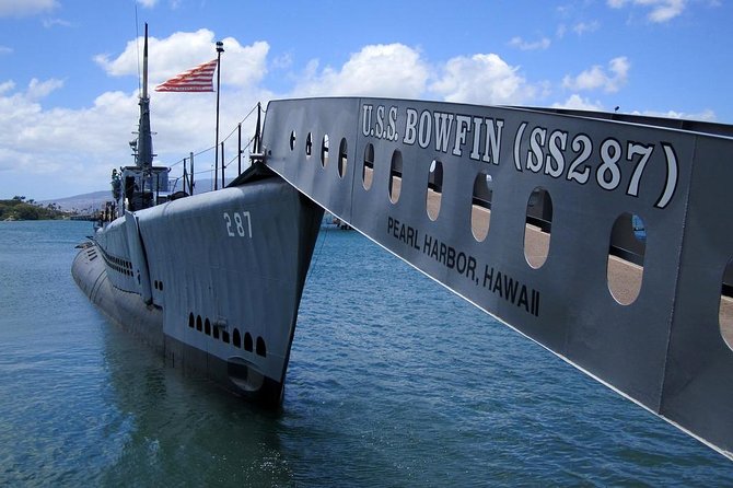 Oahu: Pearl Harbor USS Arizona Memorial & Battleship Missouri - USS Missouri Memorial: surrender history plus everyday ship life
