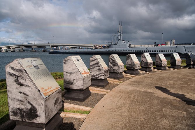Oahu: Pearl Harbor USS Arizona Memorial Small Group Tour - Punchbowl National Memorial Cemetery: Quick Stop, Big Emotional Weight