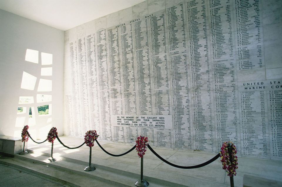 Oahu: Premium Missouri, Arizona & Top of the Tower Tour - USS Arizona Memorial by Navy boat: respect meets structure
