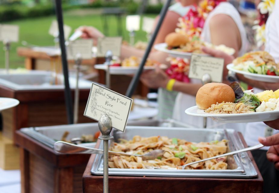 Oahu: Queens Waikiki Luau - What the timing feels like: activities first, buffet second, show to finish