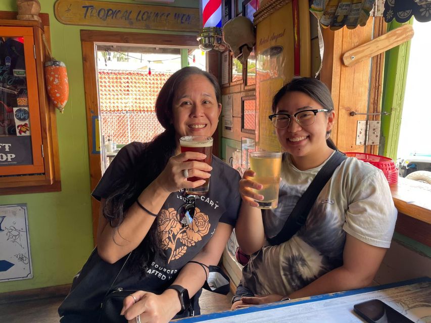 Oahu: Sips & Secrets of Hawaii Pub Crawl - Waikiki in motion: what the 2-hour crawl actually feels like