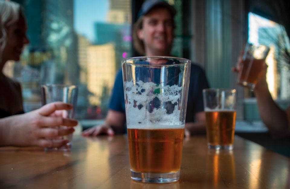Oahu: Sips & Secrets of Hawaii Pub Crawl - The Waikiki bar side: what you should expect (and how to make it work for you)