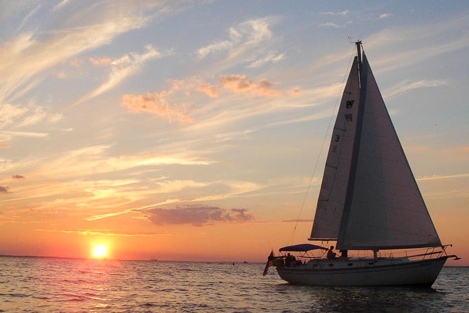 Oahu: Sunset Cruise of West Oahu with Drinks and Appetizers - Pupus and Drinks: What’s Included and What to Order