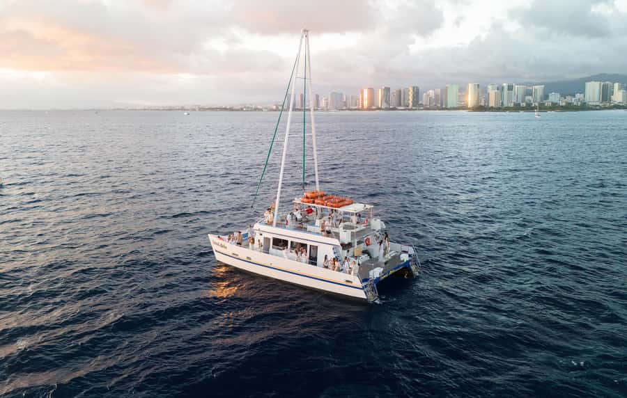 Oahu: Sunset Sail Cruise in Waikiki - Sunset Over Waikiki: The View From Water Level