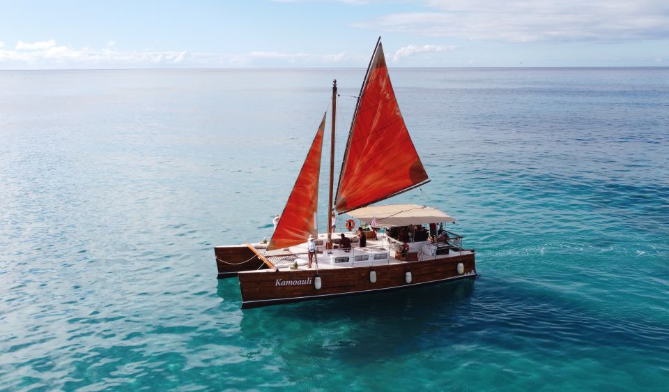 Oahu: Traditional Canoe Sunset Cruise with Dinner - Boarding a Traditional Canoe: The Oli Chant Sets the Tone
