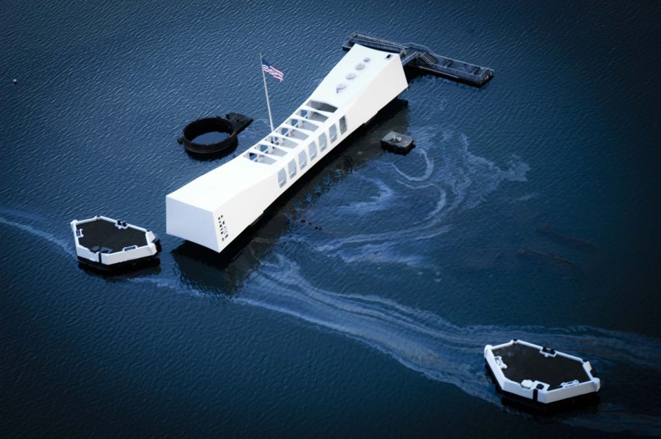 Oahu: USS Arizona Memorial Chief's Narrated Multimedia Tour - Paying respects at USS Arizona: the quiet part of the tour