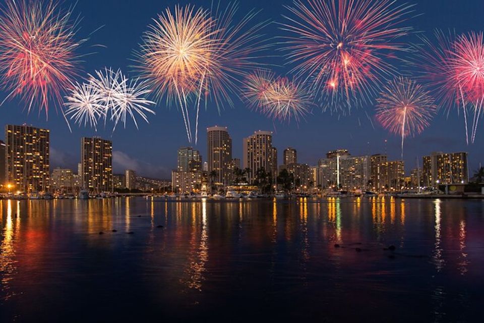 Oahu: Waikiki Friday Night Fireworks Catamaran (Wahine Koa) - What You’ll See: Waikiki Skyline, Diamond Head, and the Show