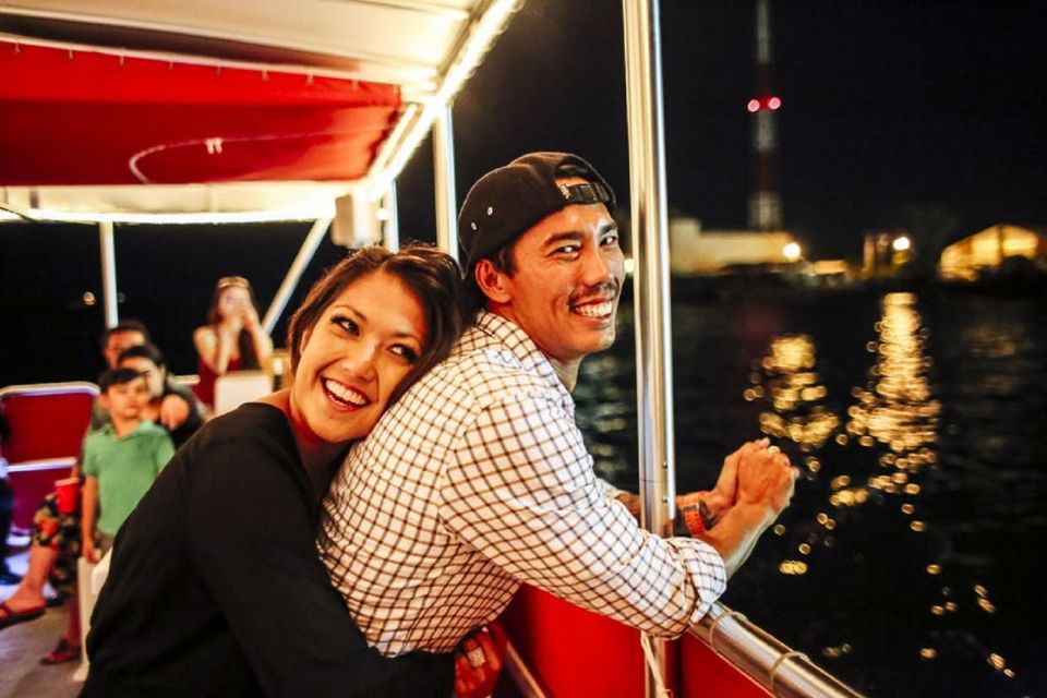 Oahu: Waikiki Friday Night Fireworks Cruise - Friday Night Views: how the 90-minute cruise delivers prime Waikiki angles