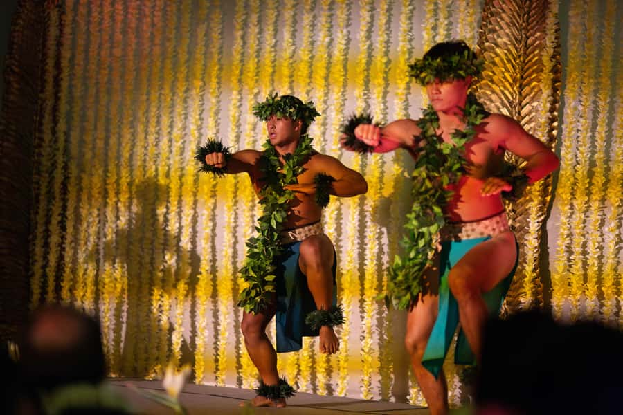 Oʻahu: Nā Lei Aloha Lūʻau & Dinner or Cocktail Show Option - Parking and arrival: how to get there without stress