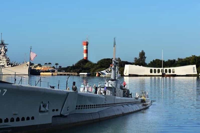 Pearl Harbor Passport: A Complete Experience - Waikiki pickup and the calm start at the Visitors’ Center