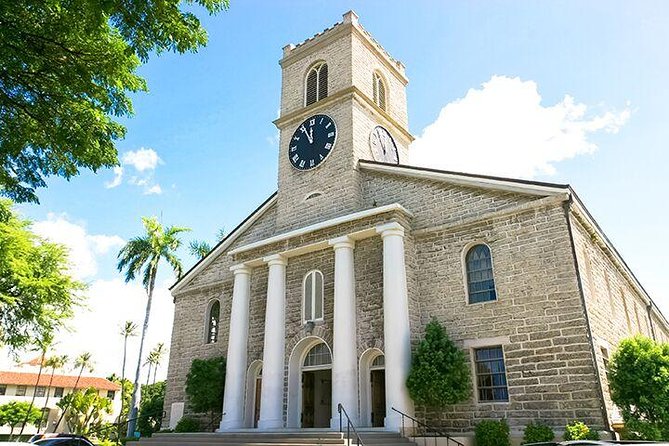 Pearl Harbor, USS Arizona and Honolulu City Tour - Honolulu downtown in one loop: Capitol views, Honolulu Hale, and old royal landmarks