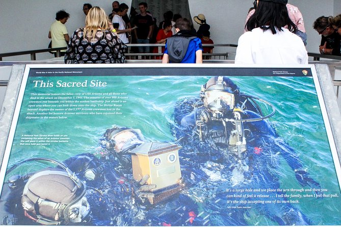 Pearl Harbor USS Arizona Memorial and Honolulu City Tour - Quick Honolulu culture: King Kamehameha and Iolani Palace