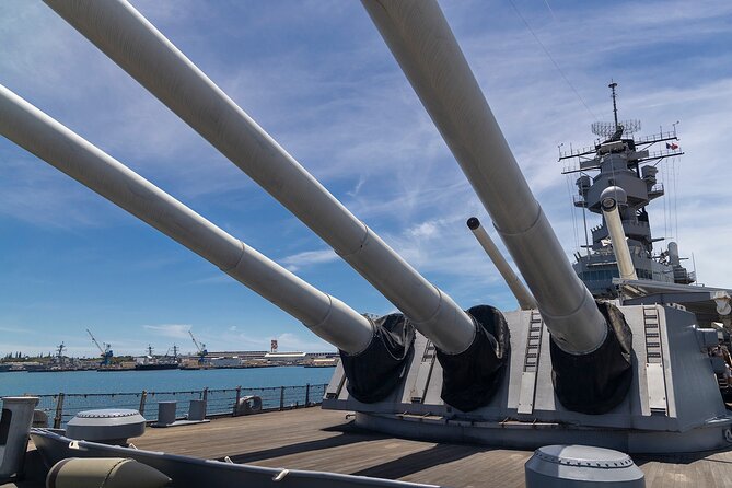 Pearl Harbor, USS Arizona Memorial & Honolulu City Tour - Punchbowl and Honolulu by coach: The city stops that change your perspective