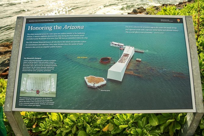 Pearl Harbor: USS Arizona Memorial & USS Missouri Battleship Tour from Waikiki - How the guide style affects your experience