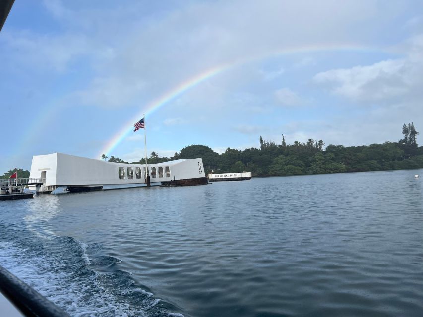 Pearl Harbor's #1 Private VIP Tour -"The Arizona Memorial" - Pearl Harbor in VIP comfort: what the limousine really changes
