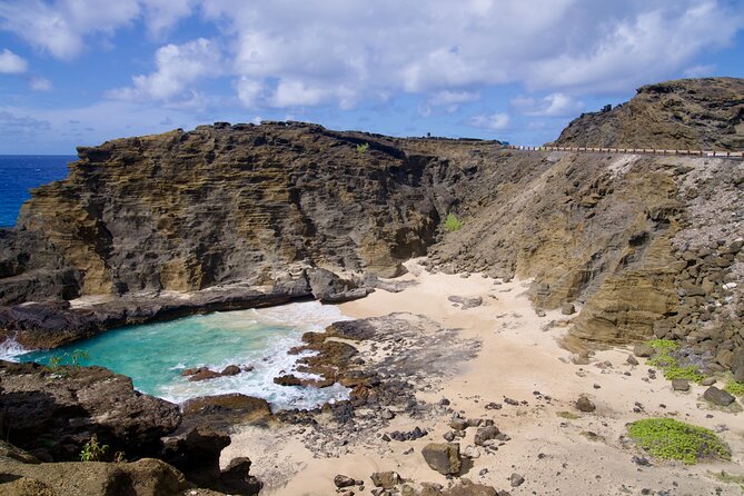 Private Circle Island Tour-Oahu-Customizable - North Shore time: Haleʻiwa Beach Park and the food truck hour