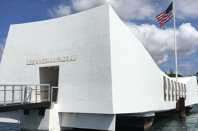 Private Pearl Harbor & North Shore tour (Se habla Español) - Haleiwa Town Center: photos, browsing, and surfer-town energy
