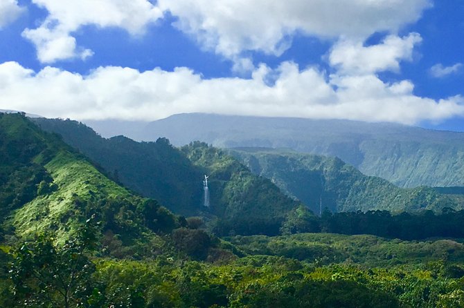 PRIVATE Road to Hana Tour - Ho‘okipa Beach Park: turtles, surfers, and wind energy