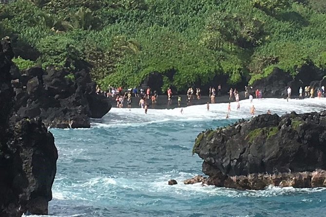 Road to Hana: Full-Day Scenic Drive with Blacksand & Waterfalls - Wai‘anapanapa State Park: black sand beach and the lava-tube story