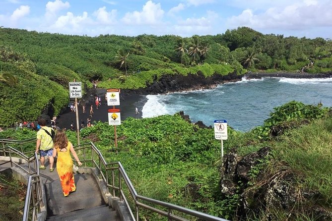 Road to Hana: Full-Day Scenic Drive with Blacksand & Waterfalls - The drive: why the Road to Hāna feels intense in the best way