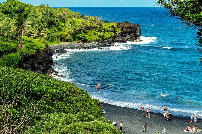 Road to Hana Tour with Lunch and Pickup - Lunch and drinks: the picnic payoff at a flower farm