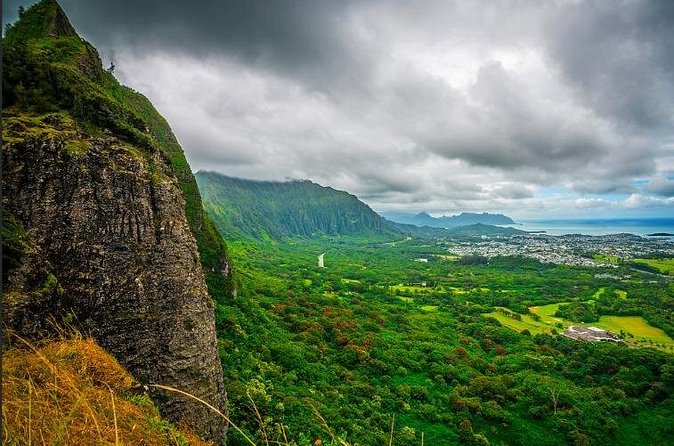 Scenic half day Circle Island tour - Makapu’u Beach: East-Coast Panoramas and Whale-Watching Season