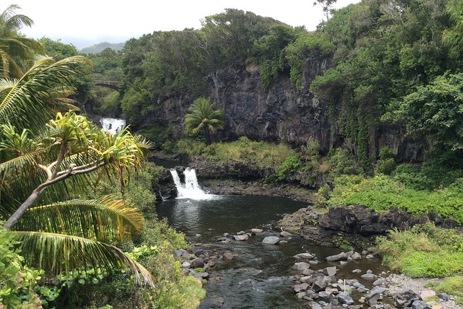 Shaka Guide Maui "Classic" Road to Hana Audio Driving Tour - Hana Town to Black Sand and Red Sand: Lava Tubes, Hana Bay, and Kaihalulu