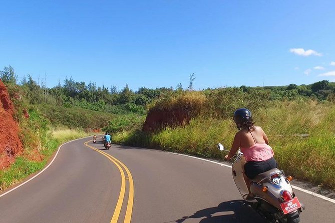 Single Passenger Moped/Scooter - 18+ NO Motorcycle License Needed - The training + helmet setup: what beginner riders should know