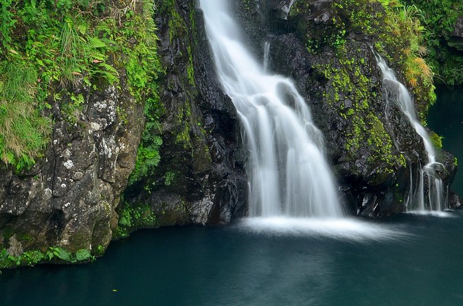 Small-Group Luxury Tour: Road to Hana and Ka'eleku Cavern Day Trip - Wai’anapanapa State Park: Black Sand Beach and Lava Formations