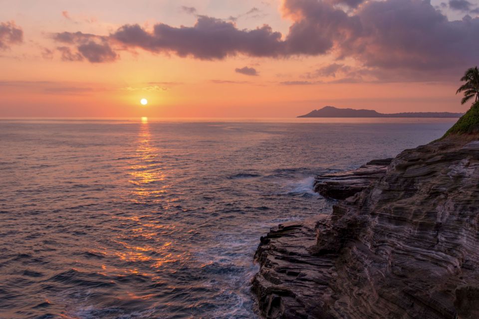 Small Group Tour of Honolulu Scenic Vistas with Sunset - Waikiki pickup and a tight 7-person setup