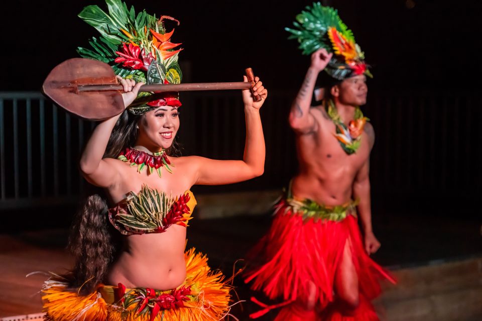 South Maui: Gilligans' Island Luau with Dinner and Drinks - Fire dancers and the finale you’ll remember on your flight home