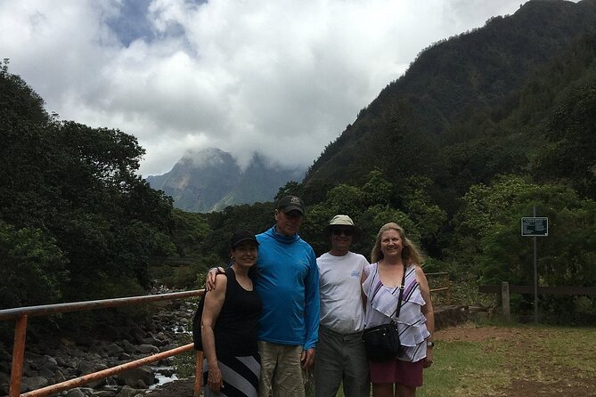Stretch Limousine Private Transfer around the Island of Maui - Comfort and practicality with Limo Jonas LLC