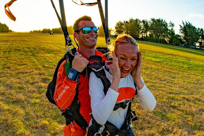 Tandem Skydiving with GoJump in Hawaii - Waikiki Pickup and Getting to the Airfield Without Stress