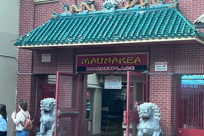 We Go Eat: Secret Aloha Bites Tour - Lunch and snacks: why the included meal matters in Hawaii